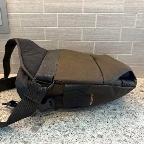 Tamrac Velocity 5767 Brown/Dark Brown Camera Bag Sling Backpack with‎ Inserts - Picture 6 of 10